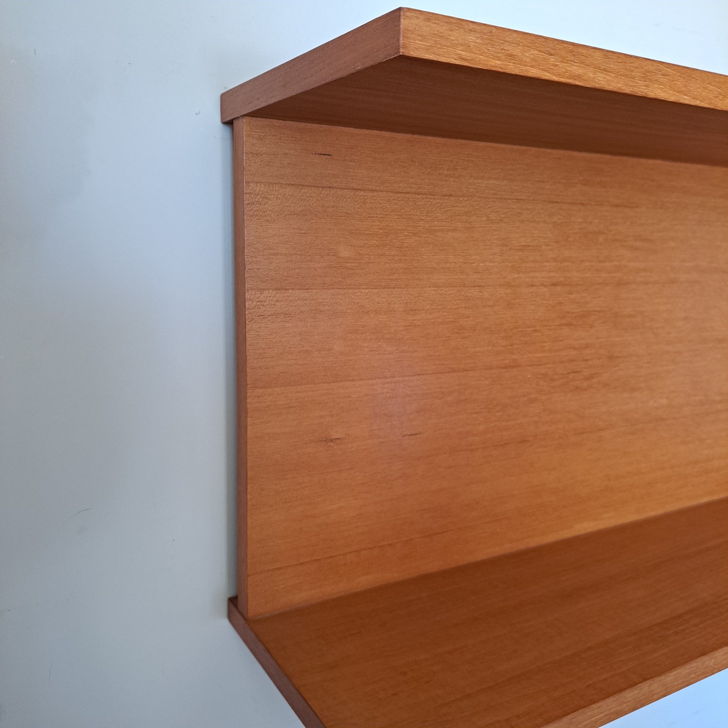Beaver and Tapley SL Floating Wall System - Double Shelf