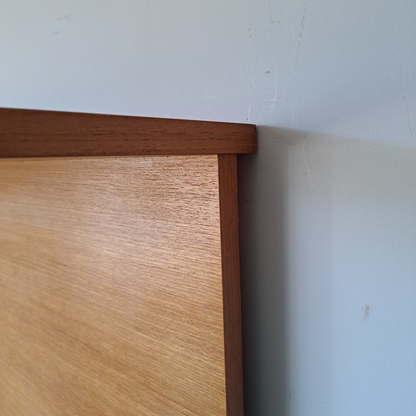Beaver and Tapley SL Floating Wall System - Double Shelf