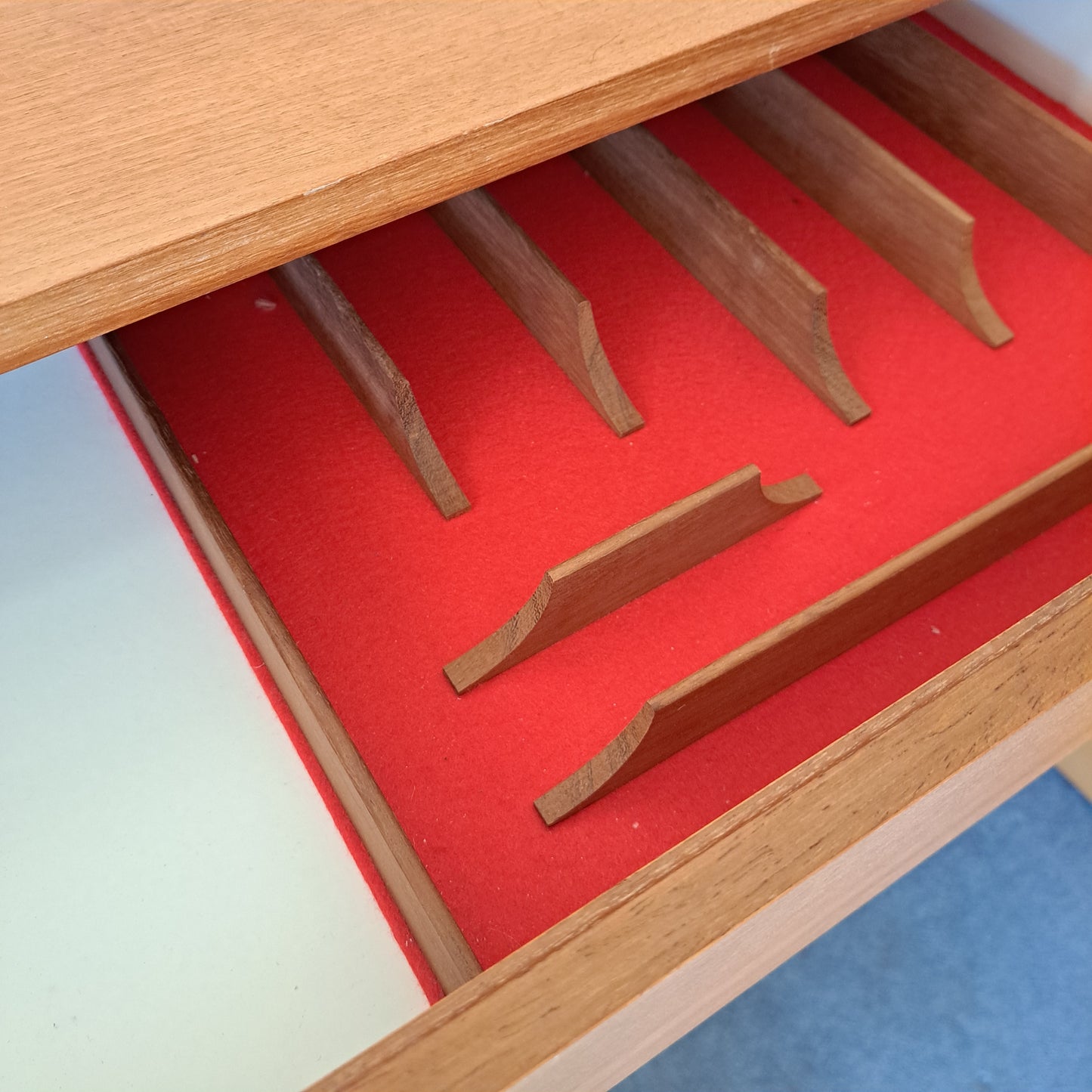 Beaver and Tapley SL Floating Wall System - Single Drawer Unit with Cutlery Tray insert