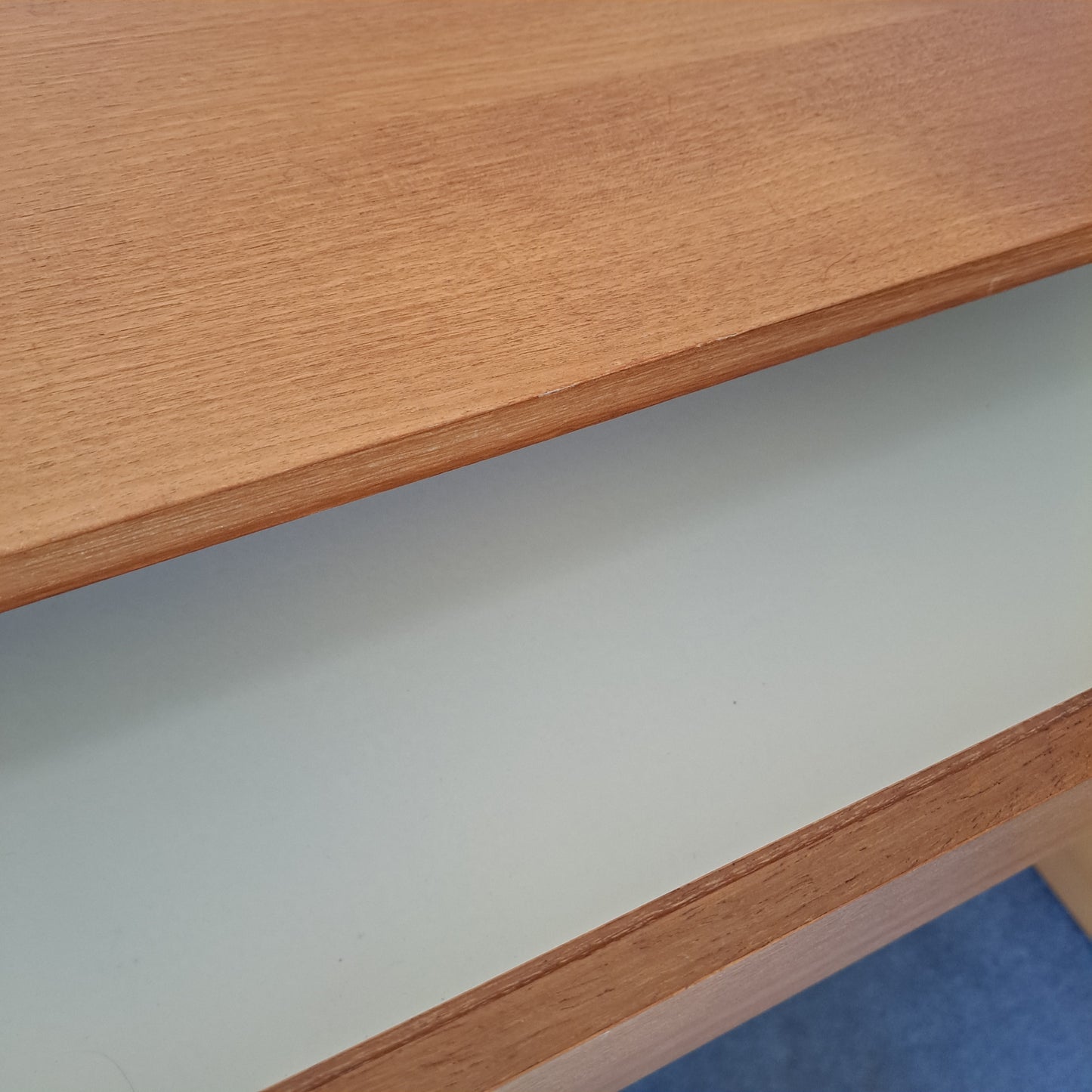 Beaver and Tapley SL Floating Wall System - Single Drawer Unit