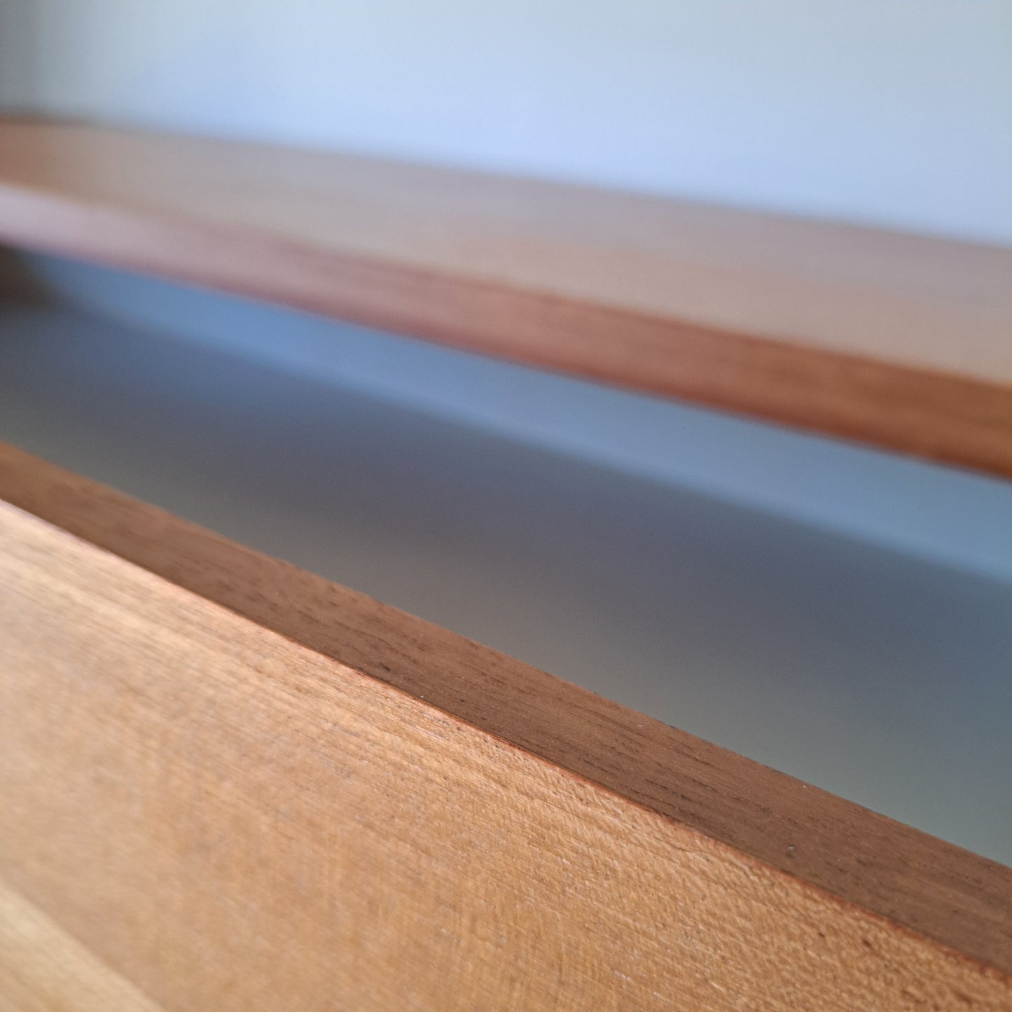 Beaver and Tapley SL Floating Wall System - Single Drawer Unit