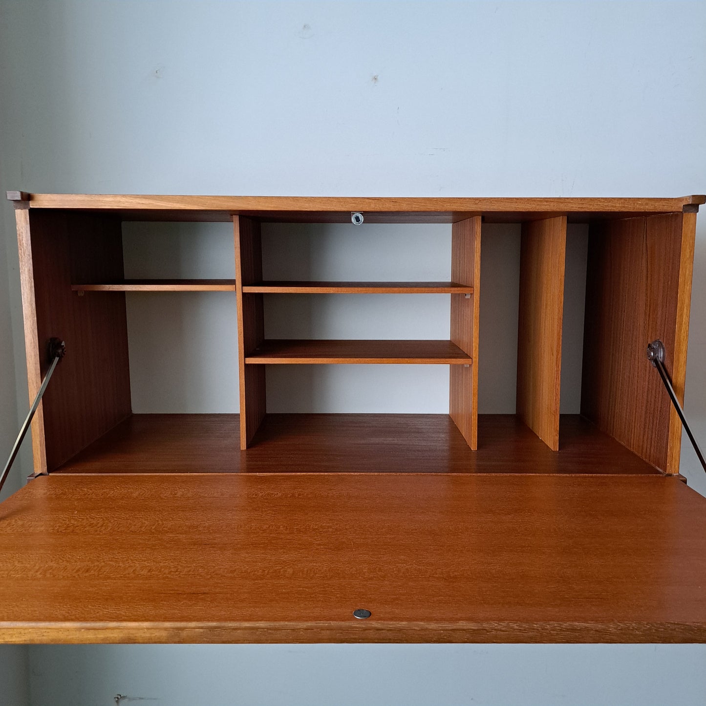 Beaver and Tapley SL - Bureau Unit