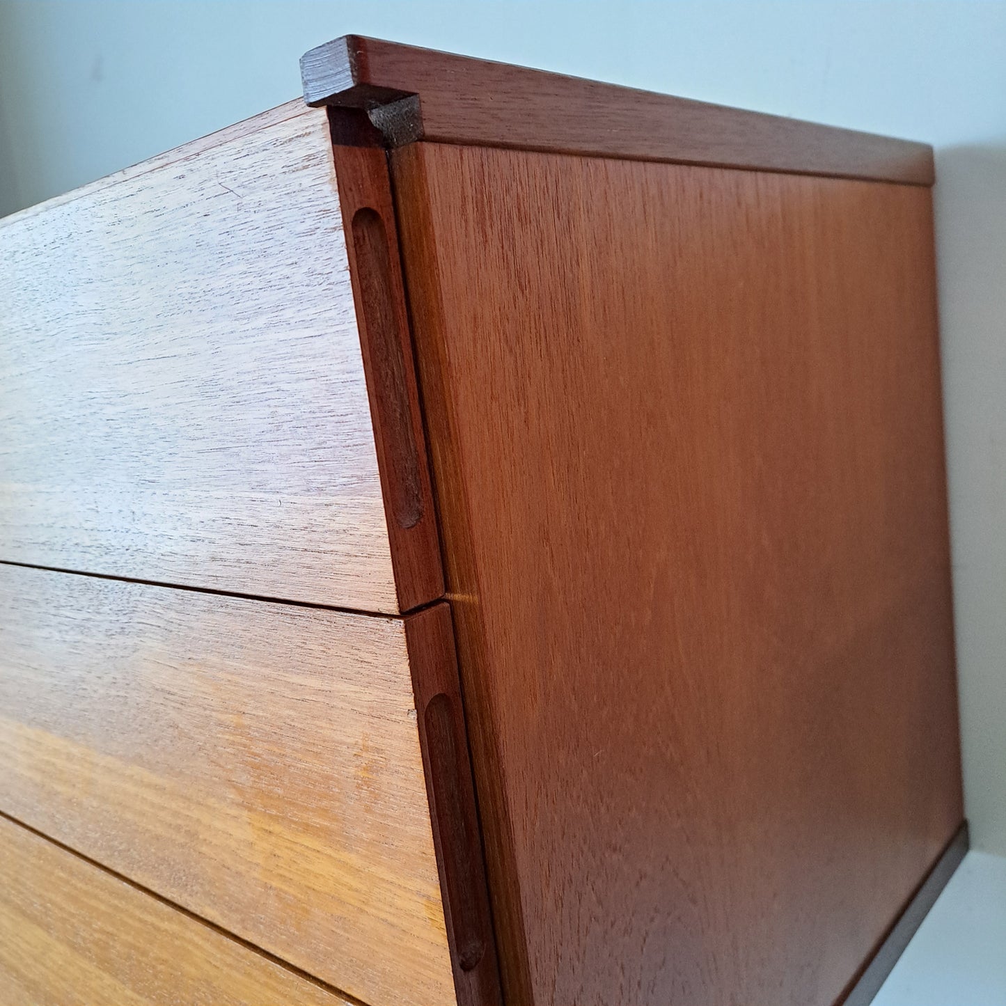 Beaver and Tapley SL Floating Wall System - 3 Drawer Unit