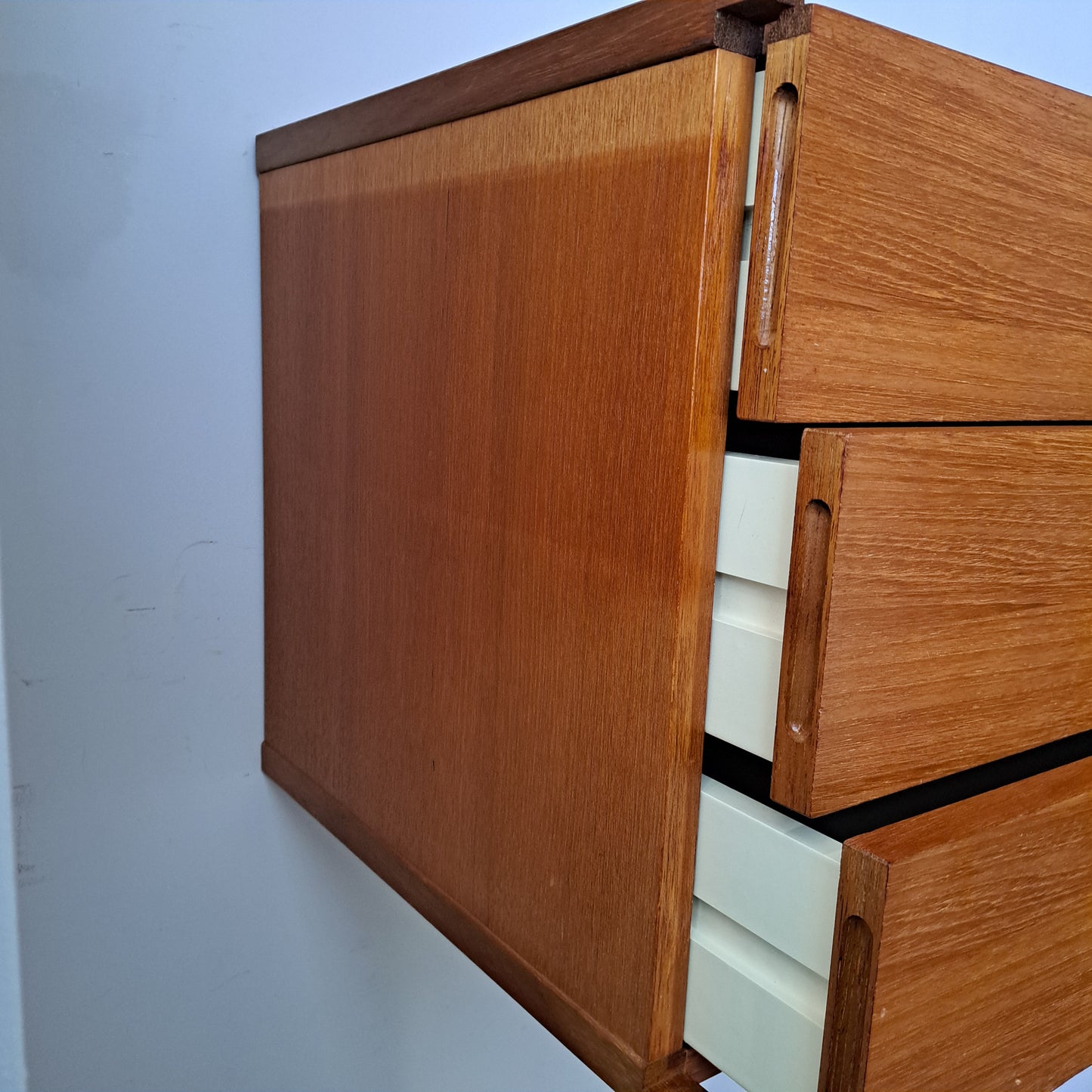 Beaver and Tapley SL Floating Wall System - 3 Drawer Unit
