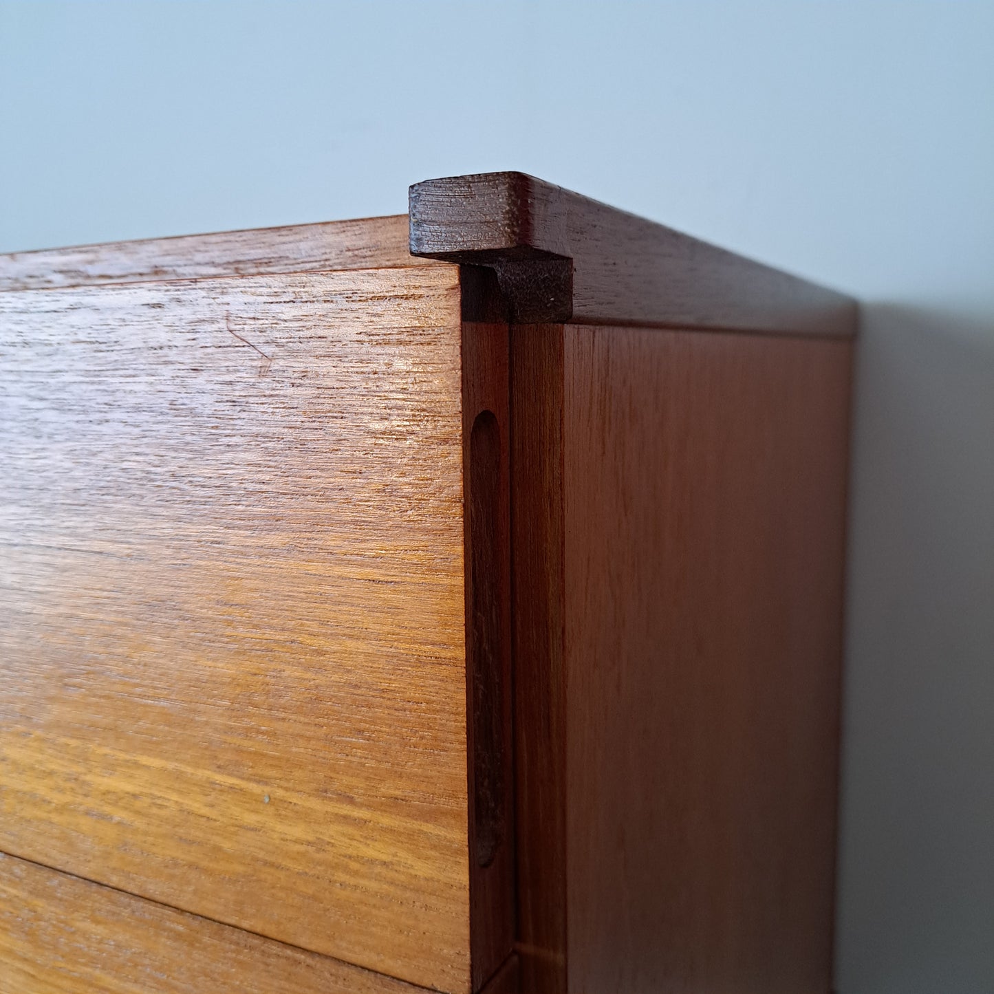 Beaver and Tapley SL Floating Wall System - 3 Drawer Unit