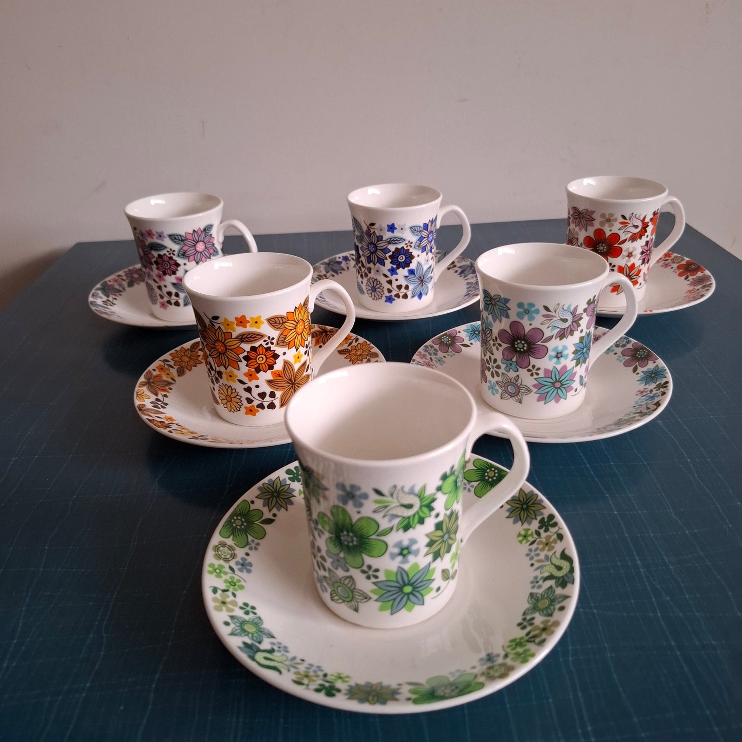 Set of 6 Elizabethan Fine Bone China 'Carnaby' Tea Mugs and Saucers