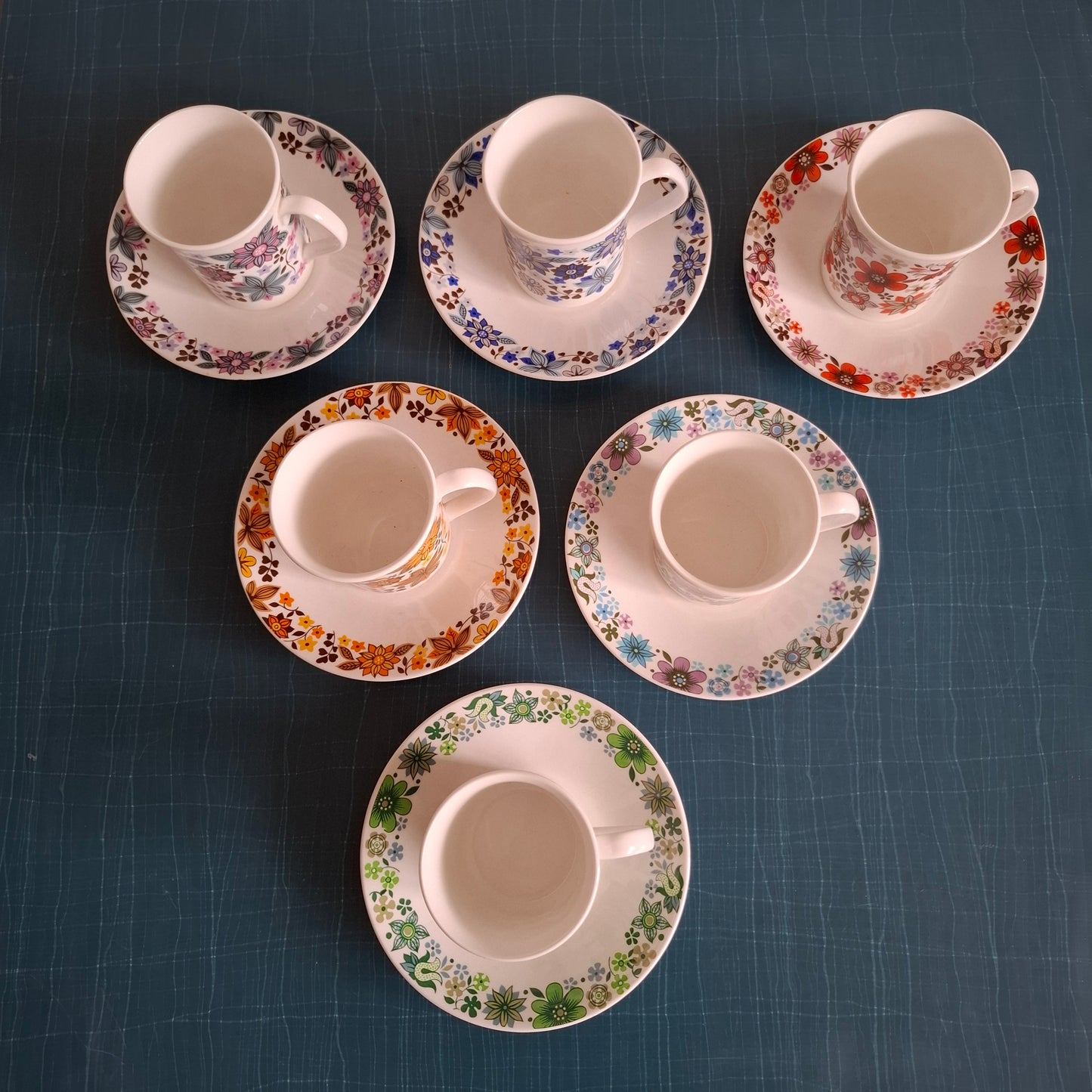Set of 6 Elizabethan Fine Bone China 'Carnaby' Tea Mugs and Saucers