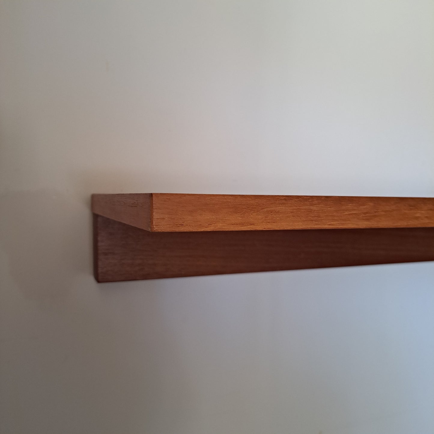 Beaver and Tapley SL Floating Wall System - Single Shelf