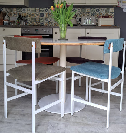 1970s Circular White Table and 4 Chairs