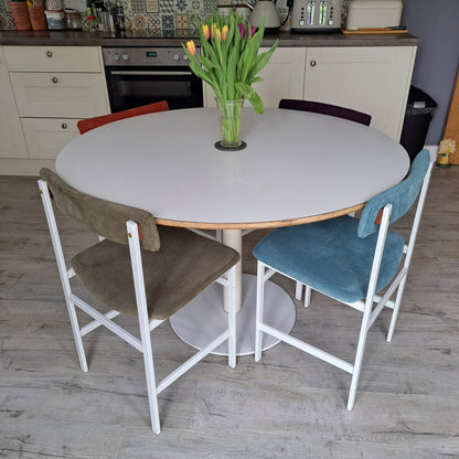 1970s Circular White Table and 4 Chairs