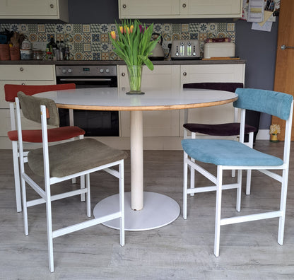 1970s Circular White Table and 4 Chairs