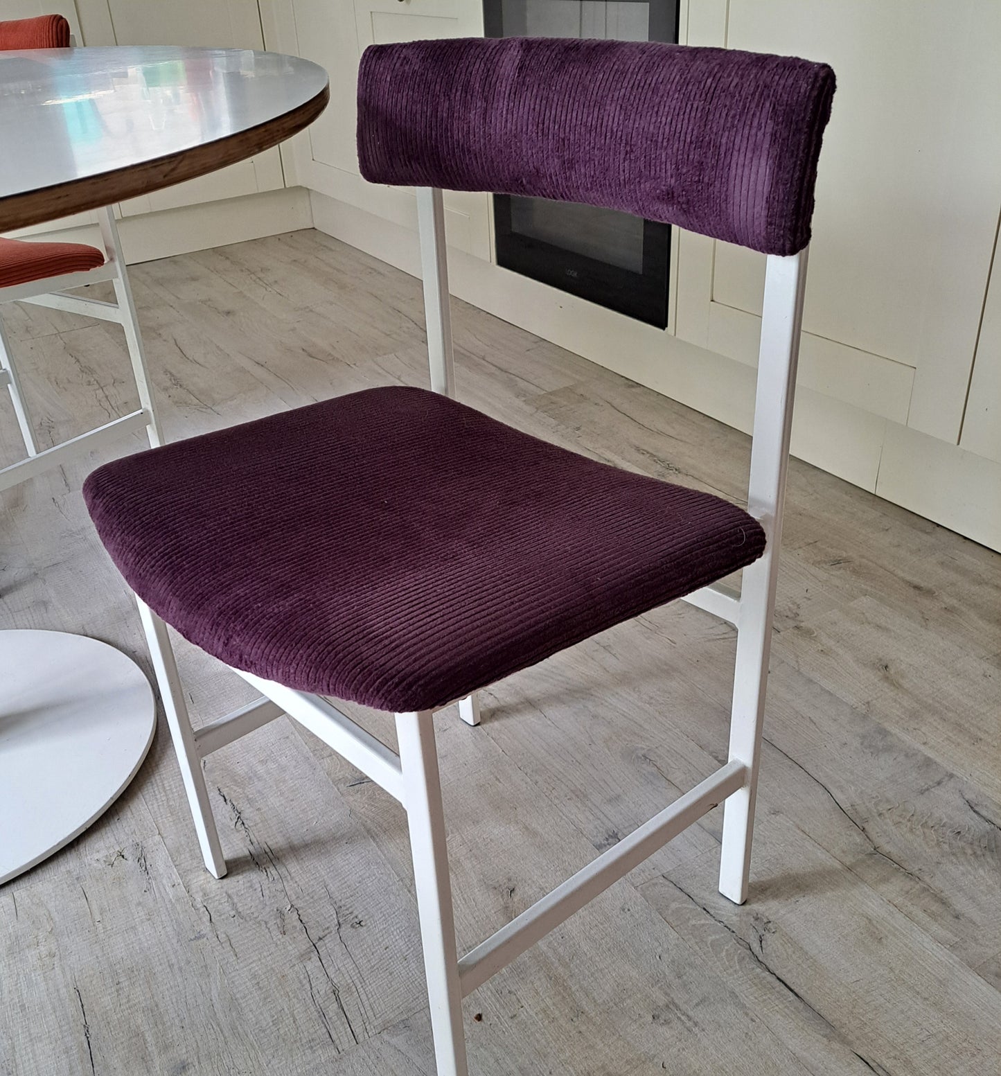 1970s Circular White Table and 4 Chairs