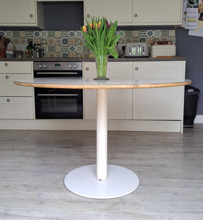 1970s Circular White Table and 4 Chairs