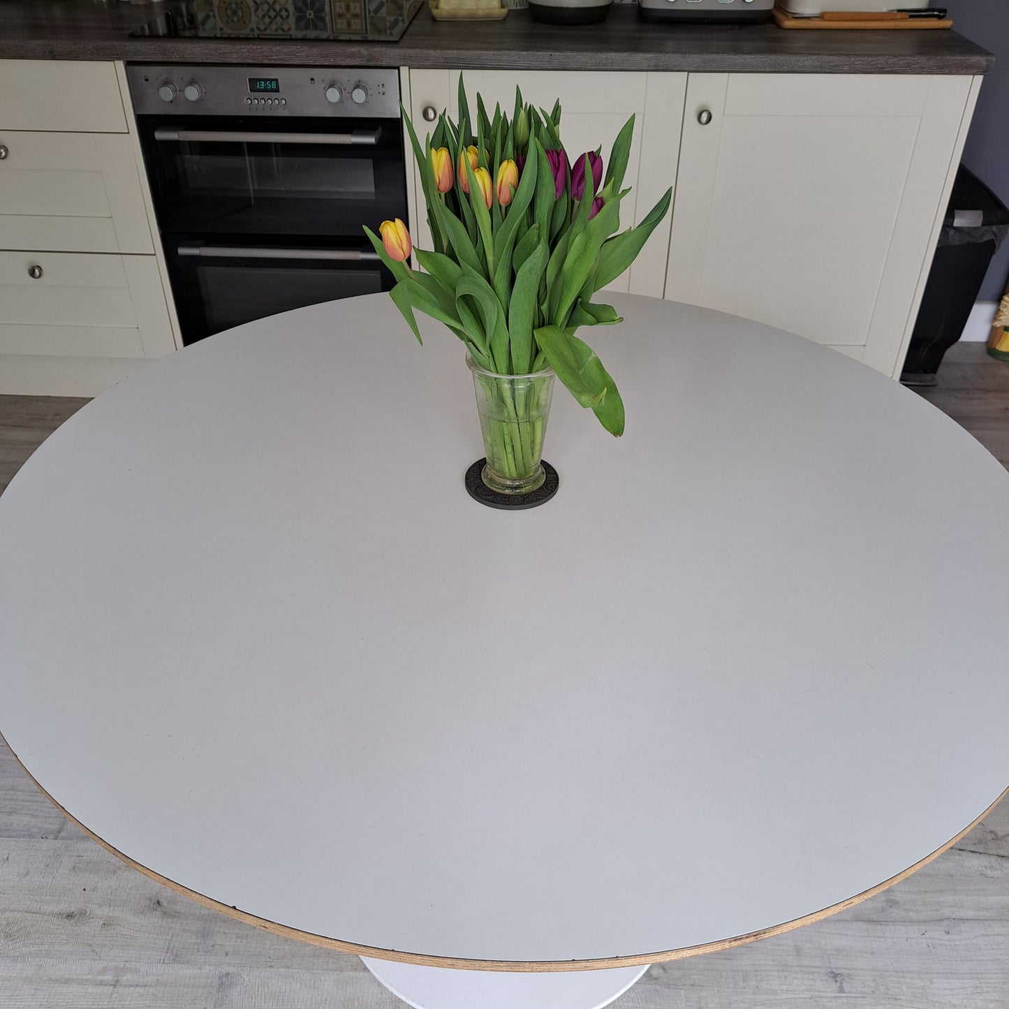 1970s Circular White Table and 4 Chairs