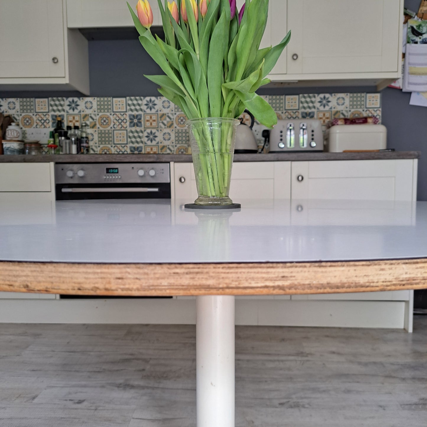 1970s Circular White Table and 4 Chairs