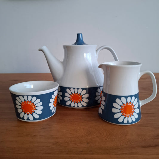 Figgion Flint 'Daisy' Teapot/Milk Jug/Sugar Bowl by Turi Desing 1960s