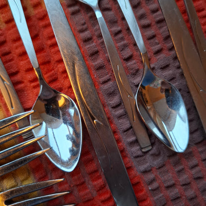 Oneida 'Vanessa' 50-Piece Cutlery Set 1960s