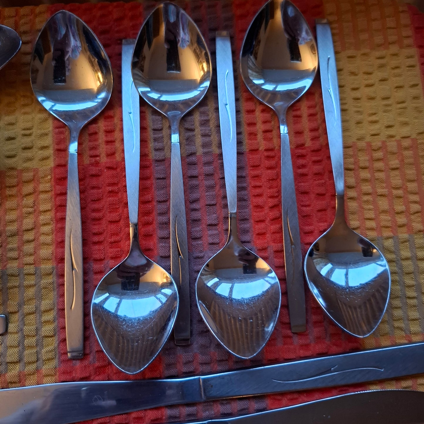 Oneida 'Vanessa' 50-Piece Cutlery Set 1960s