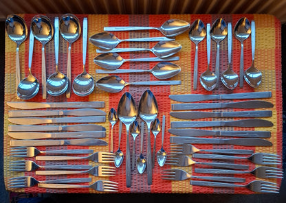 Oneida 'Vanessa' 50-Piece Cutlery Set 1960s