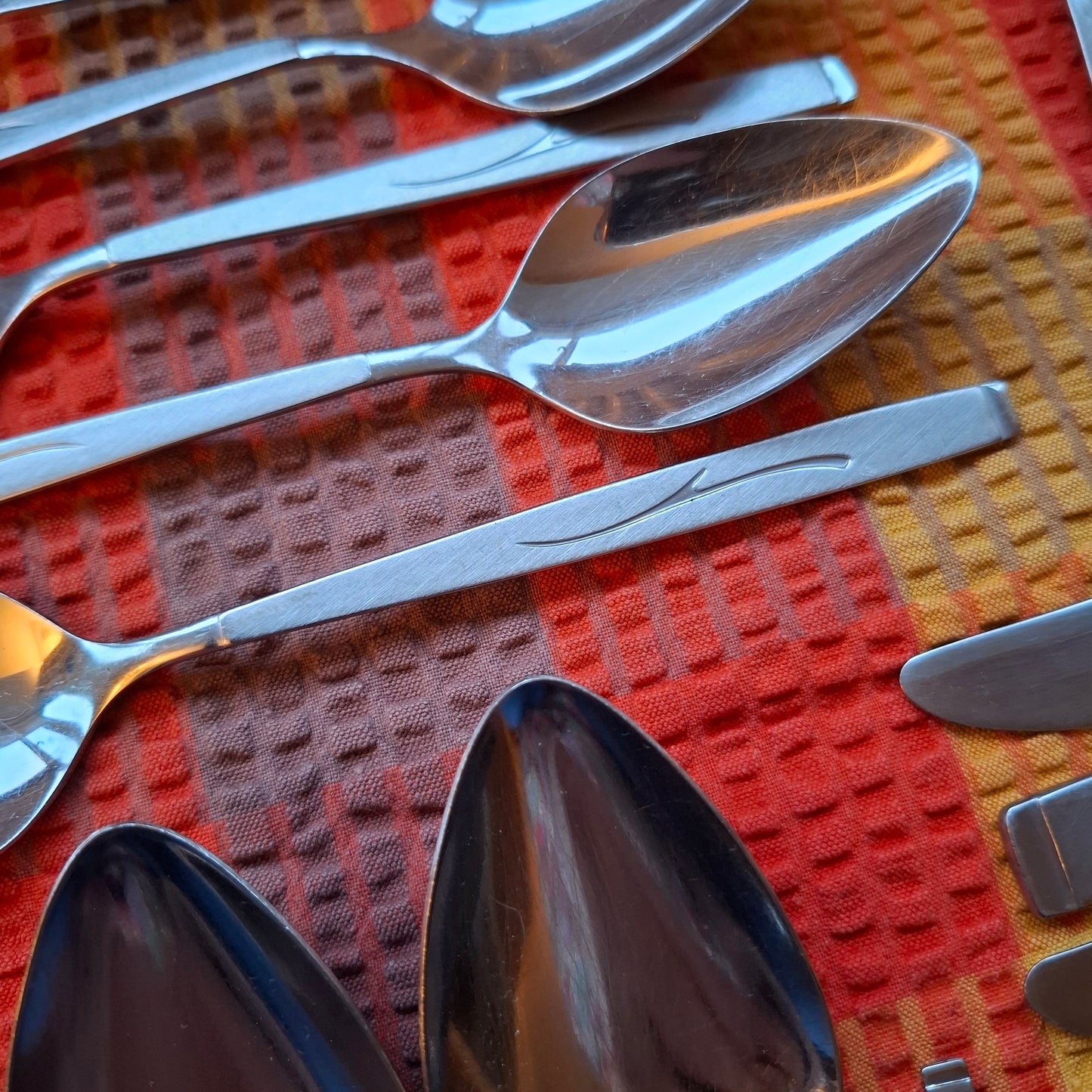 Oneida 'Vanessa' 50-Piece Cutlery Set 1960s